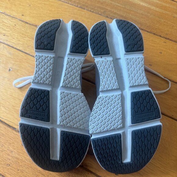 On Running Shoes Cloudgo Size 8 - Picture 4 of 4